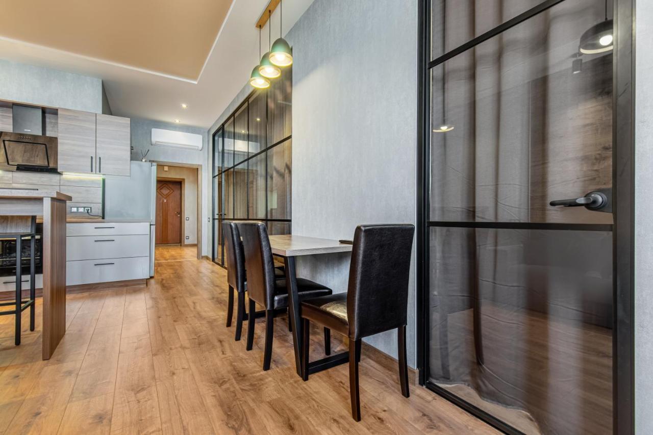 Sea Symphony Wood Style Apartment Odesa Exterior foto