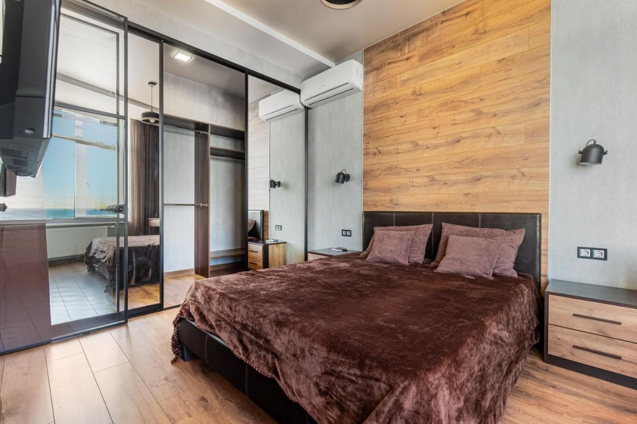 Sea Symphony Wood Style Apartment Odesa Exterior foto